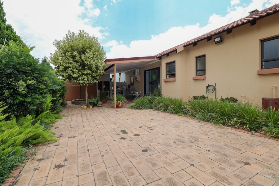 2 Bedroom Property for Sale in Wilkoppies North West